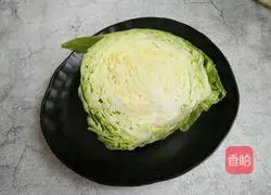 清炒甘蓝丝的做法图解1
