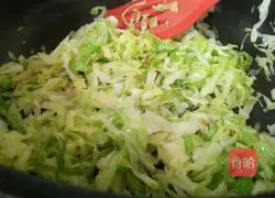 清炒甘蓝丝的做法图解9