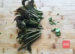 炸香椿鱼的做法图解1