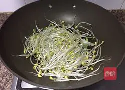 黄豆芽蒜苗炒鸡蛋的做法图解5