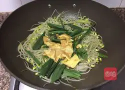 黄豆芽蒜苗炒鸡蛋的做法图解7