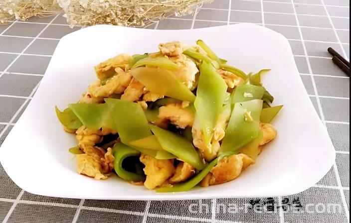The method of stir frying lettuce and eggs