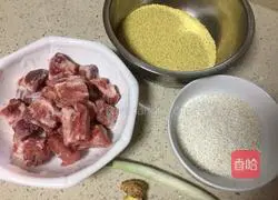 糯小米蒸排骨的做法图解1