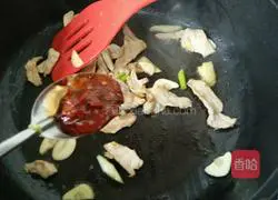 香辣腐竹炒肉的做法图解5
