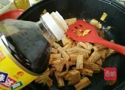 香辣腐竹炒肉的做法图解9