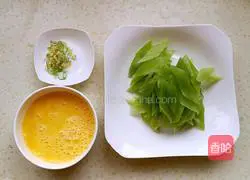 莴苣炒鸡蛋的做法图解1