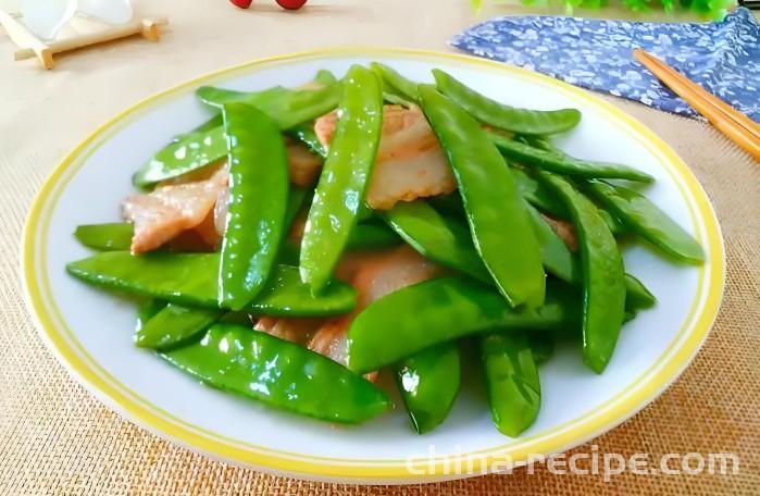 The method of stir frying lotus beans with pork belly