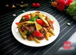 春笋炒腊肠的做法图解1
