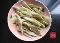 春笋炒腊肠的做法图解4