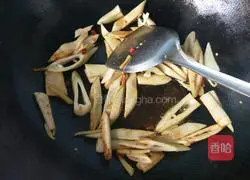 春笋炒腊肠的做法图解11