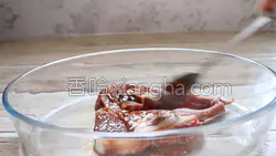 蜜汁椒盐羊排的做法图解2