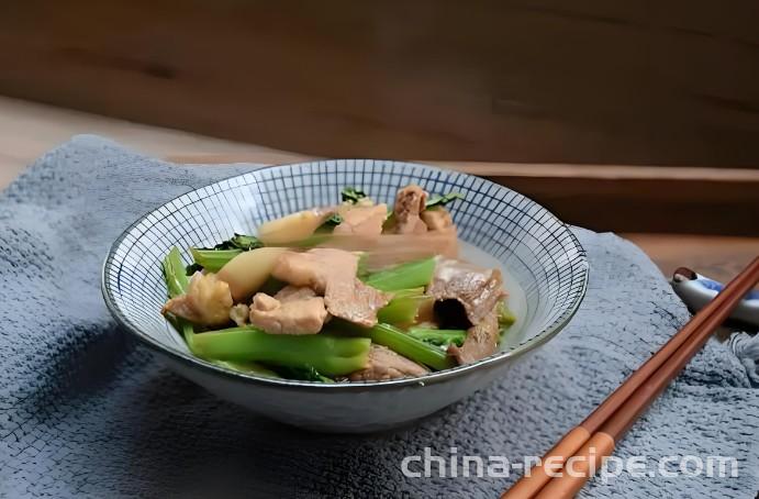 The method of stir frying meat with spring vegetables