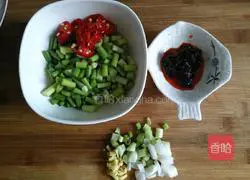 蒜薹煎凉粉的做法图解2
