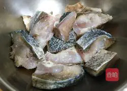 酱焖腊鱼块的做法图解2