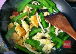 海鲜菇鸡蛋炒荷兰豆的做法图解10