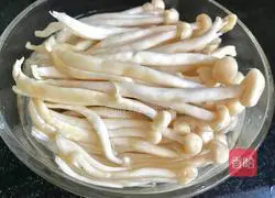 肉末鲜茶树菇的做法图解5