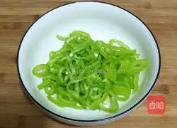 鸡蛋面煎青椒的做法图解2