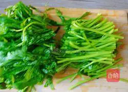 蒜蓉腐乳空心菜的做法图解1