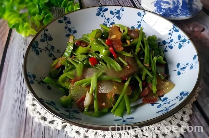 The method of stir frying cured meat with wild celery