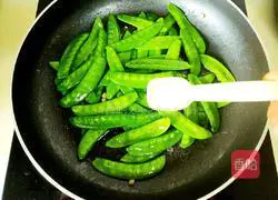 蒜蓉荷兰豆的做法图解6