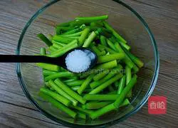 肉丝炒蒜苔的做法图解7