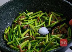 肉丝炒蒜苔的做法图解11