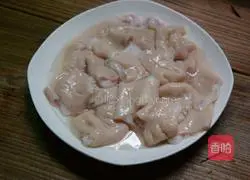 双椒炒肥肠的做法图解3