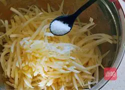 葱香土豆丝饼的做法图解1