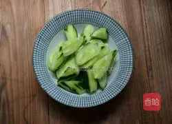 青瓜炒肉的做法图解2