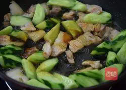 青瓜炒肉的做法图解5