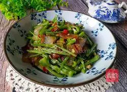 野芹菜炒腊肉的做法图解12
