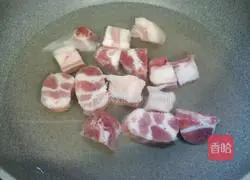 珍珠菇烧五花肉的做法图解3