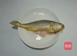 家常烧黄花鱼的做法图解1
