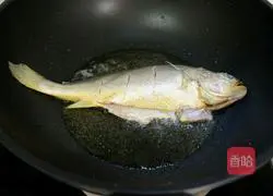 家常烧黄花鱼的做法图解4