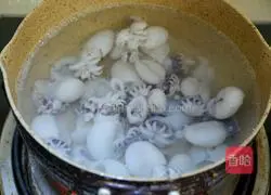 泡椒墨鱼仔的做法图解2