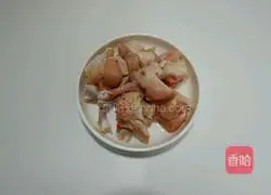 黄豆焖鸡锤的做法图解2