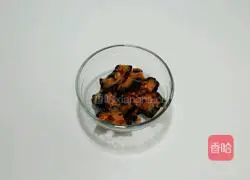 红极参炒茼蒿的做法图解2