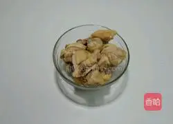 榛蘑炖鸡腿的做法图解3