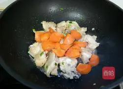 榛蘑炖鸡腿的做法图解7