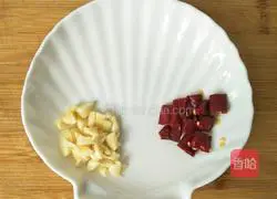腊肉干煸豆角的做法图解3