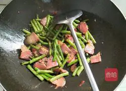 腊肉干煸豆角的做法图解10