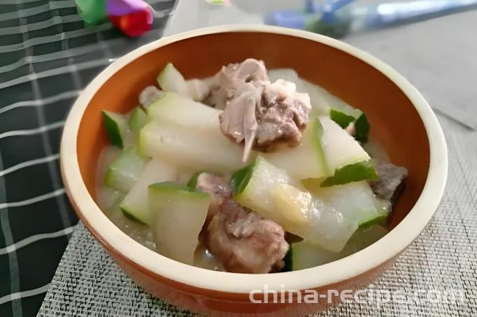 The method of braising winter melon with cylindrical bones