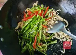双椒炒鸡丝的做法图解10