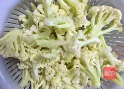 干锅有机花菜的做法图解1