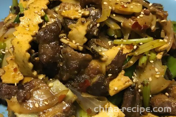 The method of making dried pork ribs in a pot