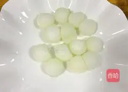 虾仁炖冬瓜球的做法图解2