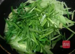 莴笋韭菜的做法图解7