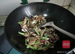 干香菇炒五花肉的做法图解11