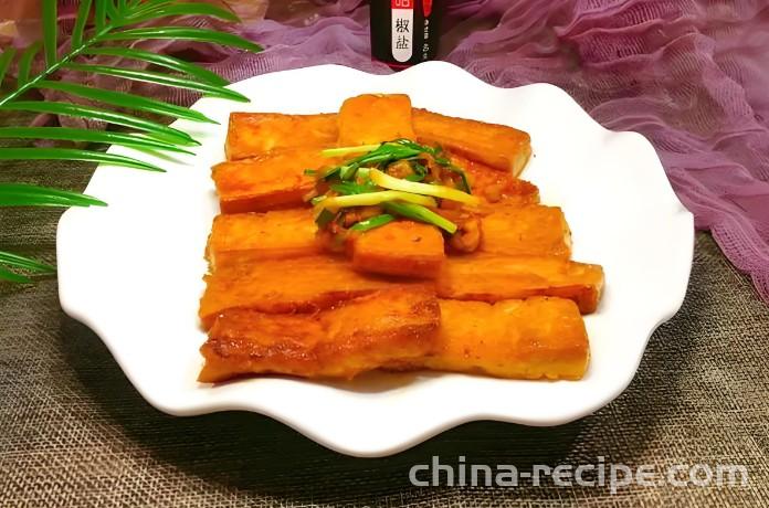 The method of frying tofu with salt and pepper