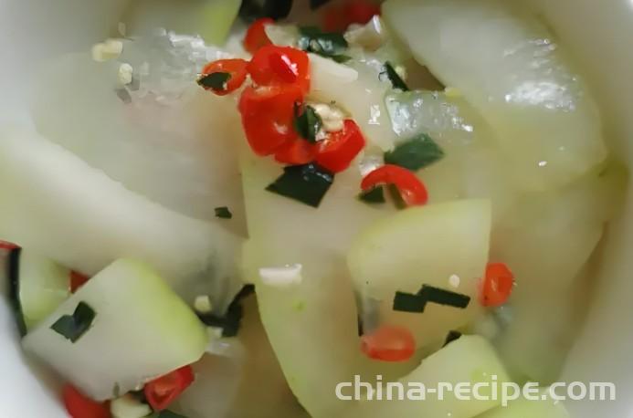 The method of stir frying winter melon slices with vegetarian ingredients